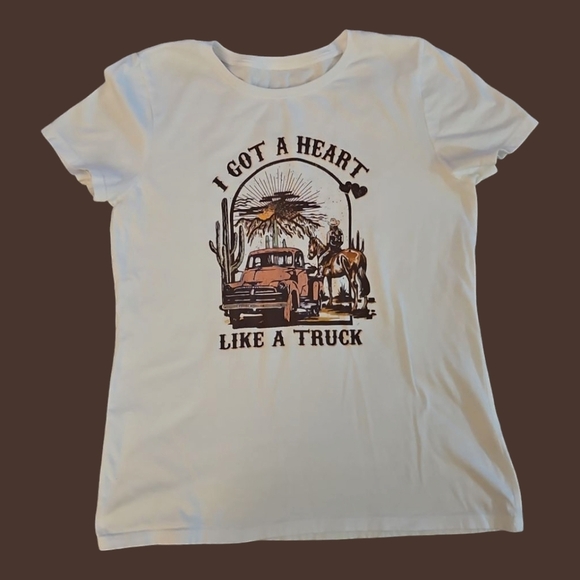 White Lainey Wilson Heart Like A Truck Graphic Short Sleeve T-Shirt - Picture 1 of 6